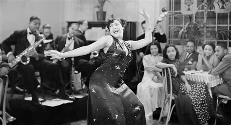 What music was popular in the 1920s and how did it reflect the societal changes of the time?